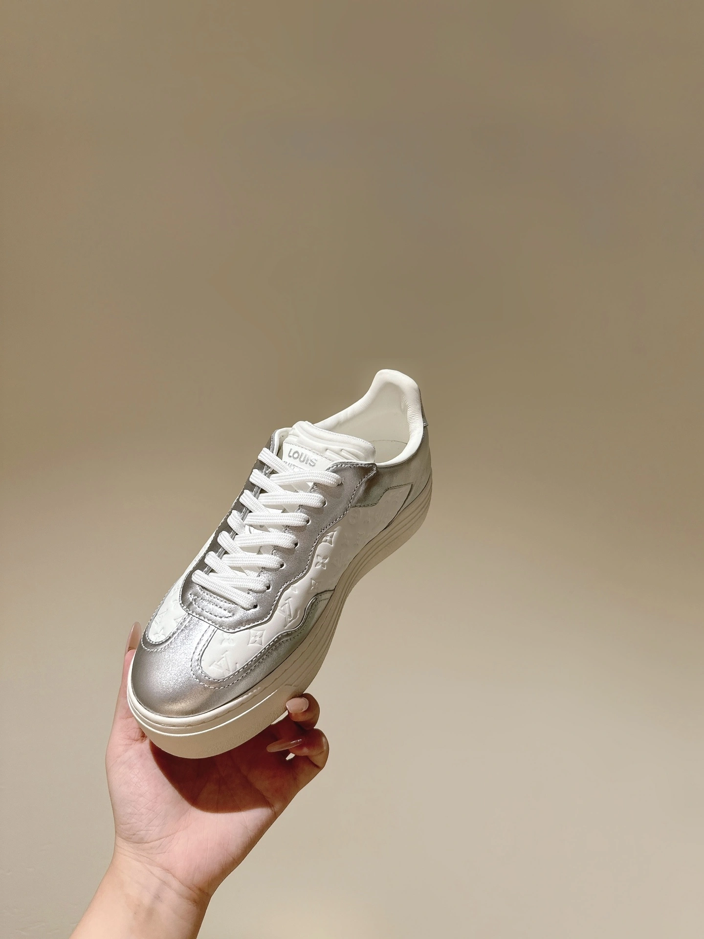 COCO-- 8V 1AD2DV 𝐃𝐢𝐬𝐜𝐨𝐯𝐞𝐫𝐲 cowhide Thick soles ：5.5CM item:E-X362I0525